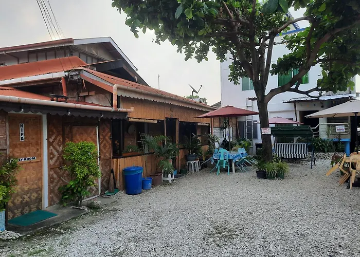 Cronin Residences Bed & Breakfast Oslob