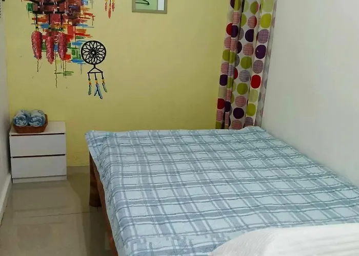 Bed & Breakfast Cronin Residences Oslob